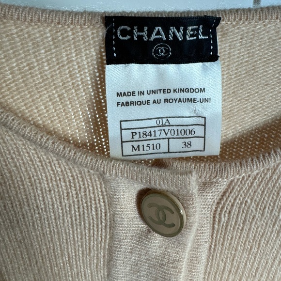 Chanel cashmere dress - Picture 8 of 9